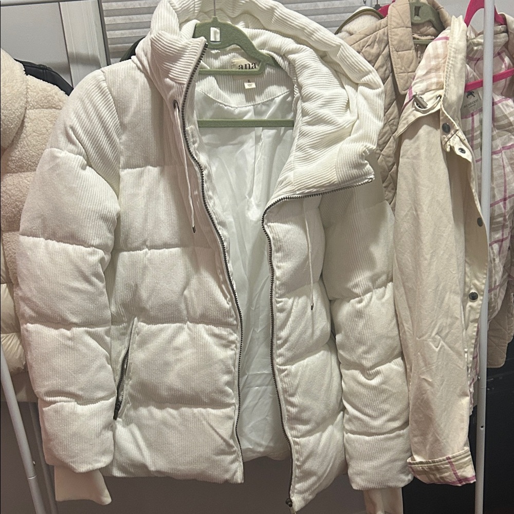Elegant Women's White Puffer Jacket